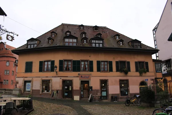 Strasbourg Francia Octubre 2017 Casa Tradicional Colorida Entramado Alsaciano Convertida —  Fotos de Stock