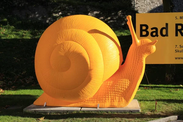 Vaduz Liechtenstein Noviembre 2017 Escultura Gigante Caracol Amarillo Erigida Calle — Foto de Stock
