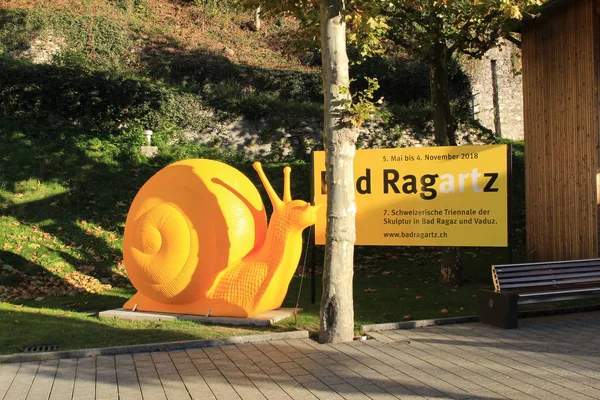 Vaduz Liechtenstein Novembro 2017 Escultura Caracol Amarelo Gigante Erguida Rua — Fotografia de Stock
