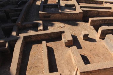 Alcazaba Kalesi 'nin Arms Meydanı (Plaza de Armas) Granada, Endülüs, İspanya' daki tarihi Alhambra Sarayı kompleksi.
