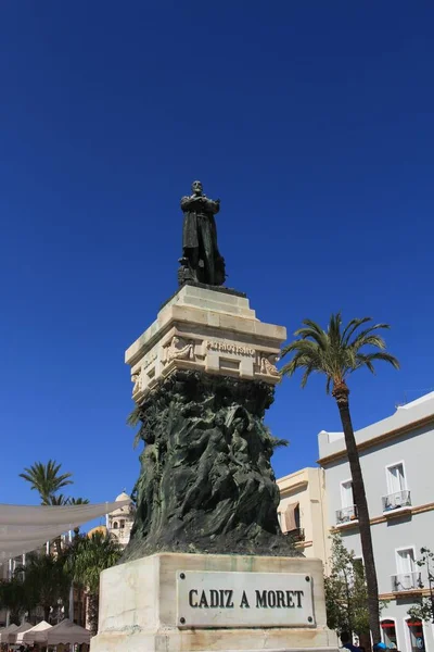 スペイン アンダルシア州カディス2017年8月4日 スペインの政治家セギスムンド モレの像 カディス — ストック写真