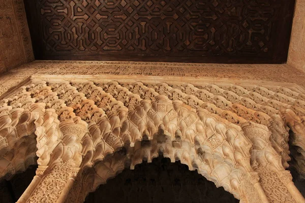 Granada Andalusie Španělsko Července 2017 Detailní Ornamentální Sádrokartonové Vzory Nasridských — Stock fotografie