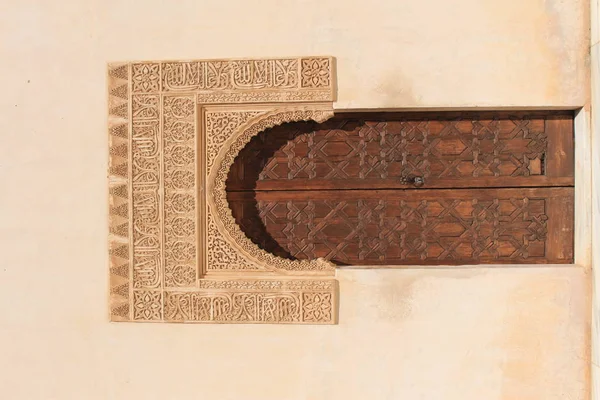 Historické Dřevěné Dveře Nádvoří Myrtles Nasrid Palaces Palacios Nazaries Alhambra — Stock fotografie