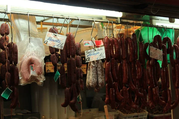 Malaga Andalusia España Julio 2017 Salchichas Colgantes Para Clientes Mercado —  Fotos de Stock