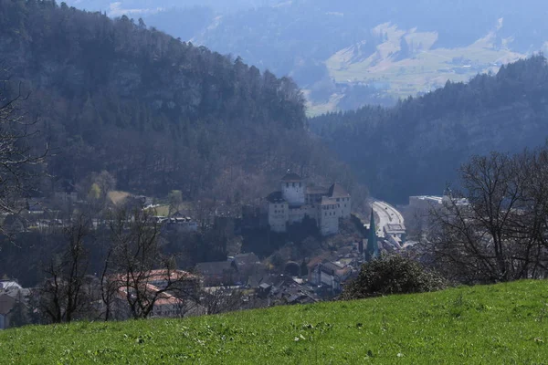Castillo Medieval Schattenburg Con Montañas Los Alpes Fondo Feldkirch Vorarberg — Foto de Stock