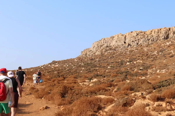 Gramvousa Betoninsel Griechenland Juli 2016 Touristen Spazieren Unter Sengender Sonne — Stockfoto