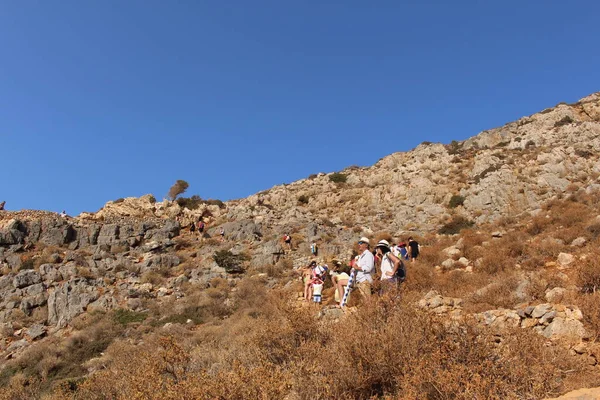 Gramvousa Kreta Griekenland Juli 2016 Toeristen Wandelen Onder Brandende Zon — Stockfoto