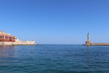 Yunanistan 'ın Girit Adası' ndaki eski Venedik Hanya Limanı 'ndaki deniz feneri..
