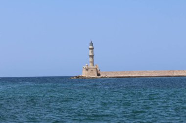 Yunanistan 'ın Girit Adası' ndaki eski Venedik Hanya Limanı 'ndaki deniz feneri..