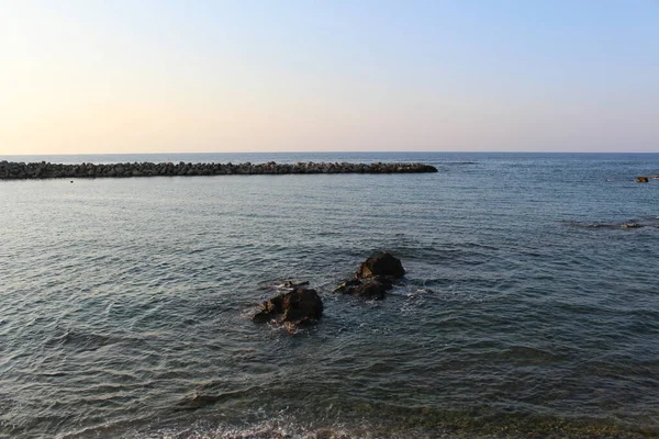 Mediterrane Meereswellen Die Mit Schaum Auf Die Felsen Chania Betoninsel — Stockfoto