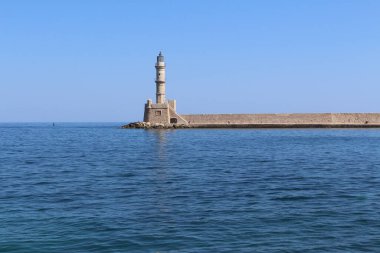Yunanistan 'ın Girit Adası' ndaki eski Venedik Hanya Limanı 'ndaki deniz feneri..