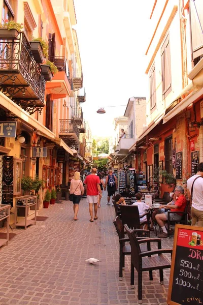 Chania Crete Island ギリシャ 2016年7月26日 コンディラキ コンディラキ の景色イオナンニ通り お店がいっぱい 観光客やカフェ — ストック写真