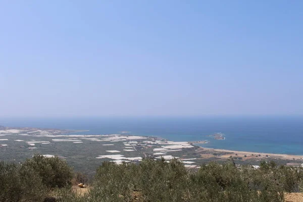 美丽的地中海和法拉萨尔纳海滩全景 取自希腊克里特岛西部山顶 — 图库照片