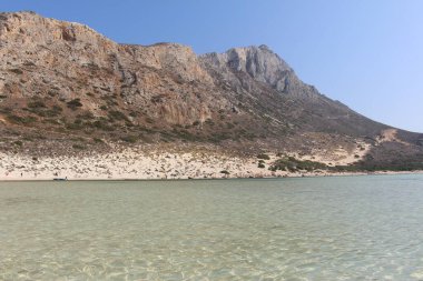 Yunanistan 'ın Girit Adası' ndaki mavi Balos gölü ve plajının güzel bir manzarası.