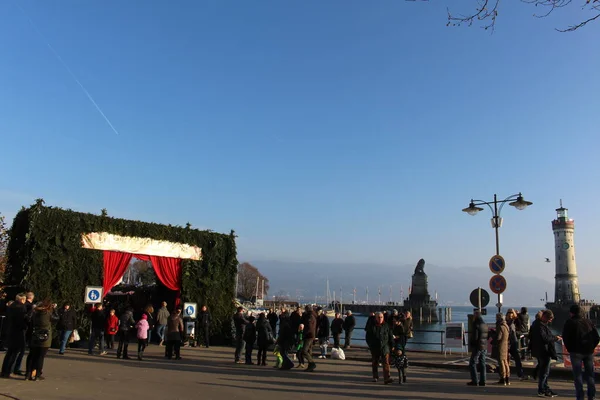 Isla Lindau Alemania Diciembre 2016 Gente Mercado Navidad Lindau Harbor — Foto de Stock