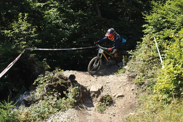 Innsbruck Rakousko August 2015 Plně Vybavený Profesionální Cyklista Jezdí Horském — Stock fotografie