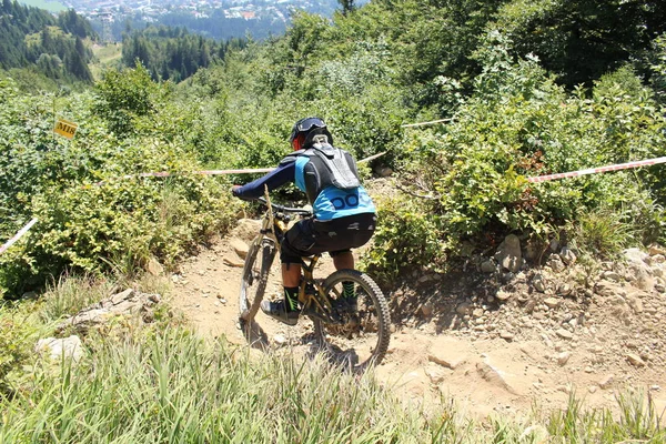 Innsbruck Autriche Août 2015 Cycliste Professionnel Entièrement Équipé Descend Vtt — Photo