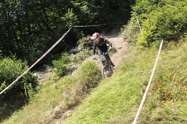 Innsbruck Austria August 2015 Fully Equipped Professional Biker Riding Mountain — Stock Photo, Image