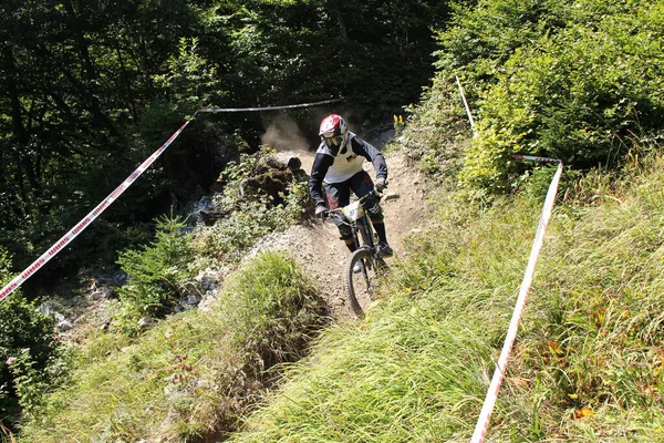 Innsbruck Austria August 2015 Full Equipped Professional Biker Riding Mountain — 图库照片