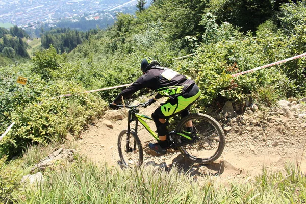 Innsbruck Rakousko August 2015 Plně Vybavený Profesionální Cyklista Jezdí Horském — Stock fotografie