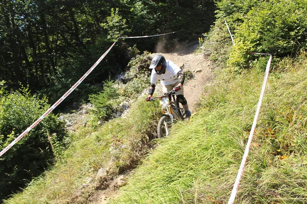 Innsbruck Austria Agosto 2015 Ciclista Profesional Totalmente Equipado Está Montando — Foto de Stock