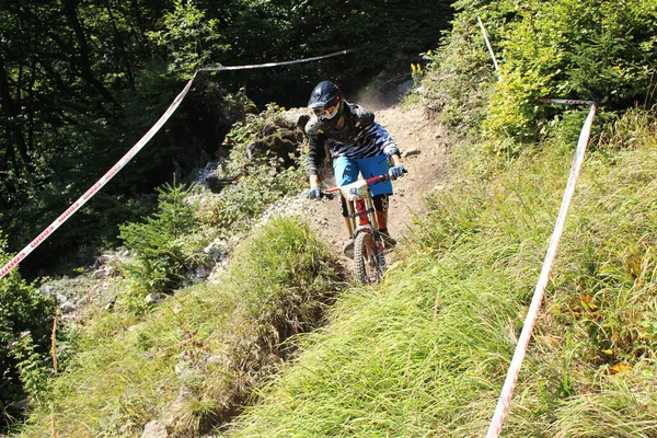 Innsbruck Autriche Août 2015 Cycliste Professionnel Entièrement Équipé Descend Vtt — Photo