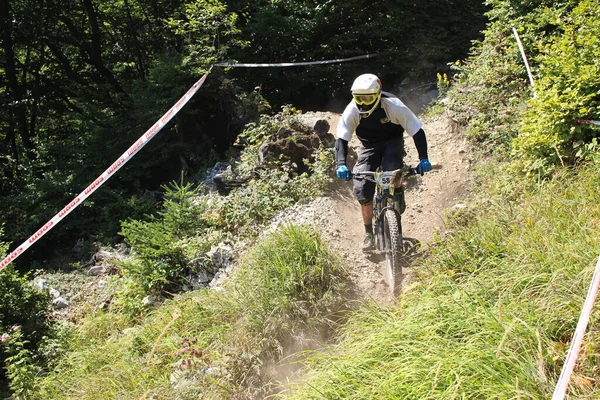 Innsbruck Austria Agosto 2015 Ciclista Profesional Totalmente Equipado Está Montando — Foto de Stock