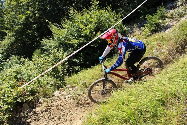 Innsbruck Autriche Août 2015 Cycliste Professionnel Entièrement Équipé Descend Vtt — Photo