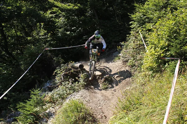 Innsbruck August 2015 Teljesen Felszerelt Profi Kerékpáros Kerékpározik Hegyi Kerékpár — Stock Fotó