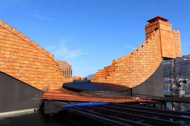 BREGENZ, AUSTRIA - NOVEMBER 24, 2015: Her Temmuz ve Ağustos aylarında Constance Gölü kıyılarında düzenlenen ünlü yüzen sahne. Manzara, Giacomo Puccini 'nin Turandot Operası için..