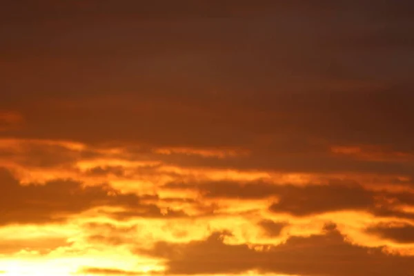 Красное Облачное Небо Закате Брегенце Австрия — стоковое фото
