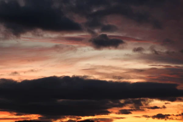 Красное Облачное Небо Закате Брегенце Австрия — стоковое фото