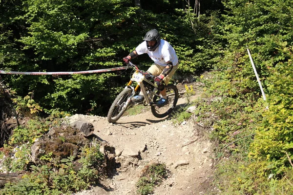 Innsbruck Austria Agosto 2015 Ciclista Profesional Totalmente Equipado Está Montando —  Fotos de Stock