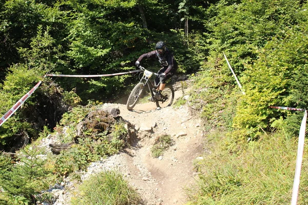 Innsbruck Österrike Augusti 2015 Fullt Utrustad Professionell Cyklist Åker Mountainbike — Stockfoto
