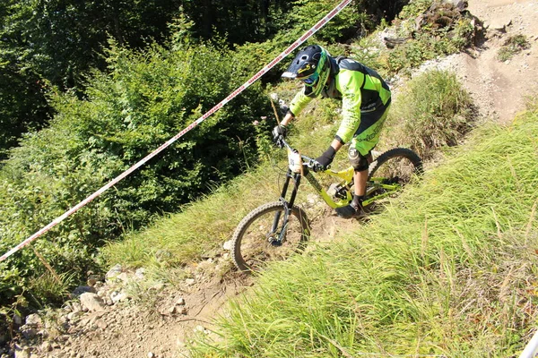 Innsbruck Austria Sierpnia 2015 Pełni Wyposażony Profesjonalny Rowerzysta Jeździ Rowerze — Zdjęcie stockowe