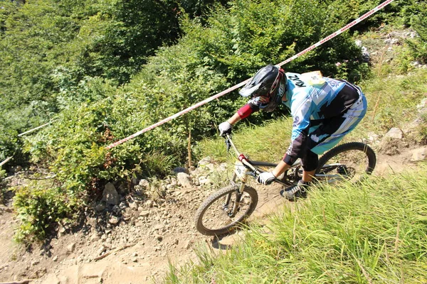 Innsbruck Autriche Août 2015 Cycliste Professionnel Entièrement Équipé Descend Vtt — Photo