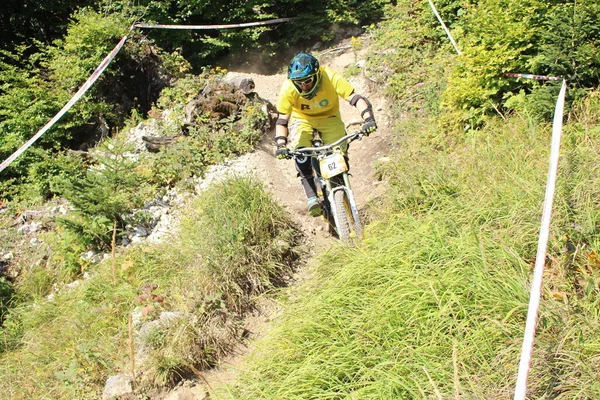 Innsbruck Rakousko August 2015 Plně Vybavený Profesionální Cyklista Jezdí Horském — Stock fotografie