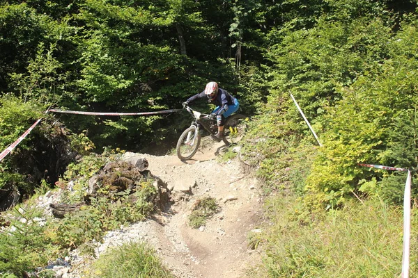 Innsbruck Österreich August 2015 Vollausgerüstete Radprofis Fahren Beim Nordkette Downhill — Stockfoto