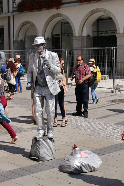 Munich Alemania Agosto 2015 Animador Masculino Traje Metálico Plata Calle — Foto de Stock