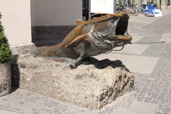 Munich Germany August 2015 Bronze Wels Catfish Sculpture Claus Nageler — Stock Photo, Image