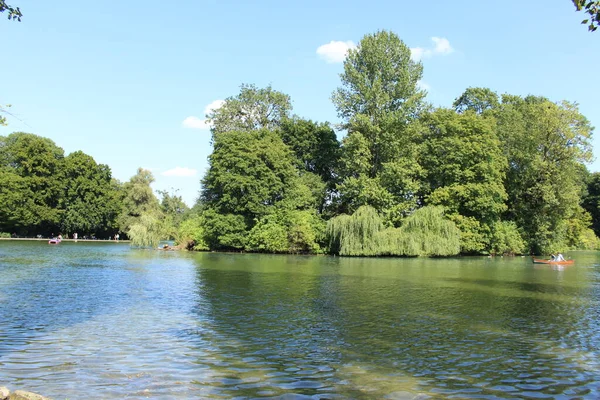 Kleinhesseloher Lake English Garden Englischer Garten Munique Alemanha — Fotografia de Stock