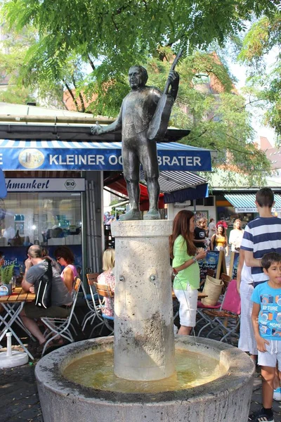 Munich Alemania Agosto 2015 Escultura Bronce Del Cantante Folk Alemán — Foto de Stock