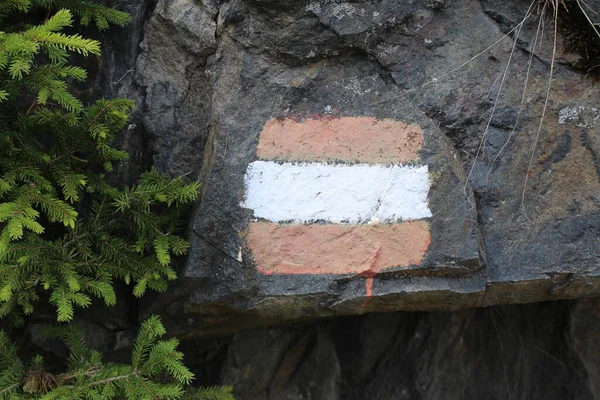 Osztrák Zászló Festett Egy Sziklára Hogy Vezesse Túrázók Alpokban Soelden — Stock Fotó