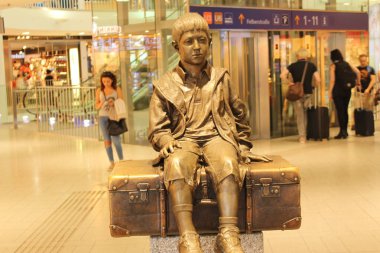 Vienna, AUSTRIA - 12 Haziran 2015: Westbahnhof tren istasyonunda Flor Kent 'in 