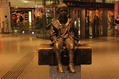 Vienna, AUSTRIA - 12 Haziran 2015: Westbahnhof tren istasyonunda Flor Kent 'in 