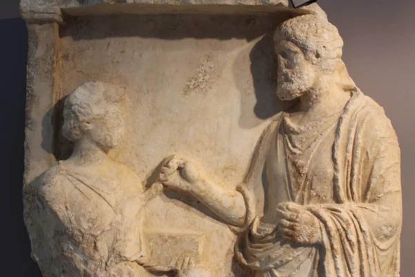 Heraklion Crete ギリシャ 2016年8月1日 小さな寺院の形をした大理石の墓石は 古典期の4パーセントに属します 紀元前イラクリオン考古学博物館 — ストック写真
