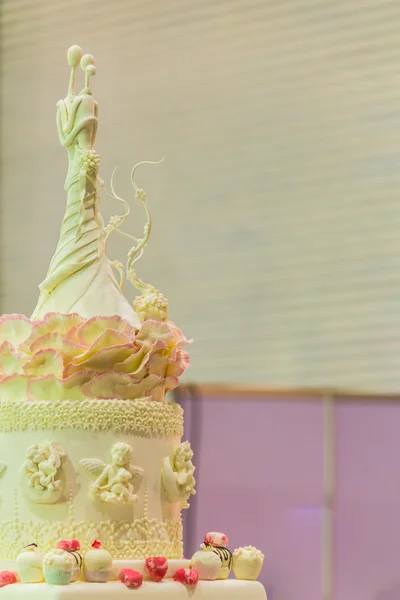 Topping sweet wedding cake.