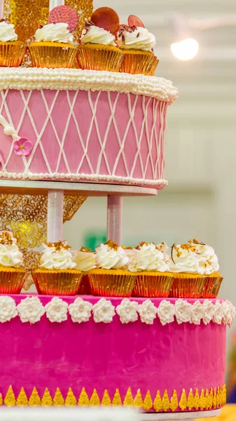 Süße Hochzeitskuchen. — Stockfoto