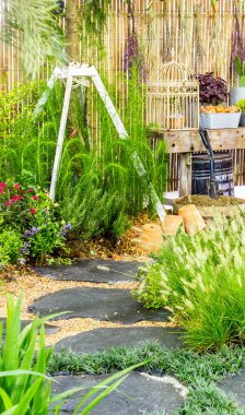 Alan içinde rahat Bahçe. yetiflkinler / raf rahat Bahçe Bahçe nesne dekorasyon alanıyla rahatlatıcı. 