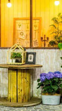 Rahatlatıcı rahat ev alanında.